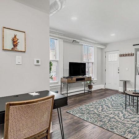 Fashionable 2Br In Downtown Location W Work Area Apartment Harrisburg Exterior photo