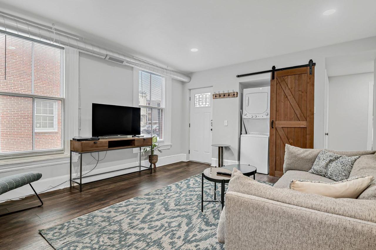 Fashionable 2Br In Downtown Location W Work Area Apartment Harrisburg Exterior photo